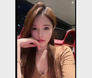 网红美女医疗美容院股东自拍美容作品，翘臀身材惊艳5分钟视频