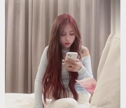 高端局1V-758M：探花柒哥自拍外W女，长相甜美身材冒不明液体