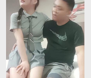 陌陌猥琐大叔PUA小姐姐服装内出偷偷视频曝光