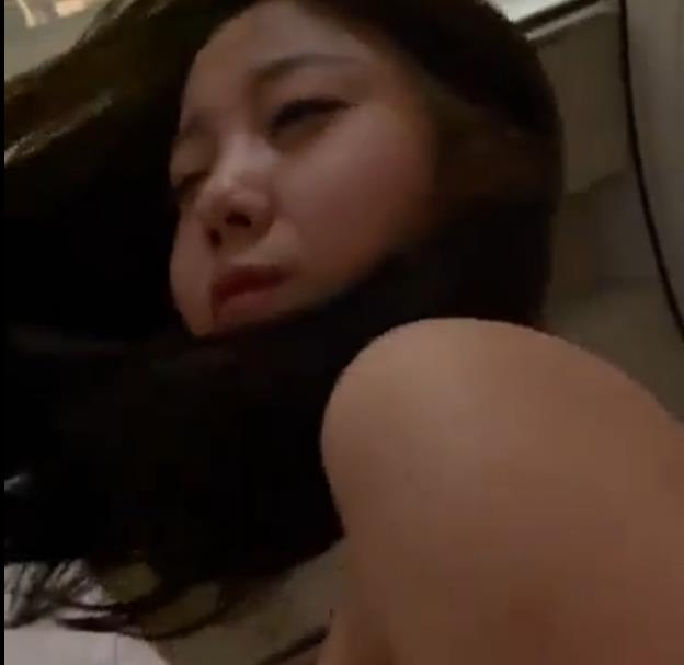 限时特惠渴望大眼睛的小姐姐，全情投入吃鸡，迷人魅力无法挡！[149V-3G]