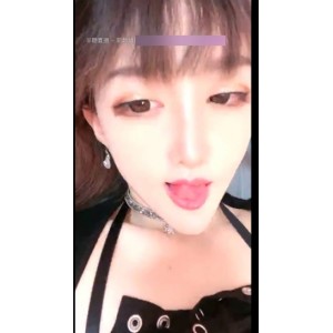 噜噜黎里：高颜值女主播的奔放直播作品四部