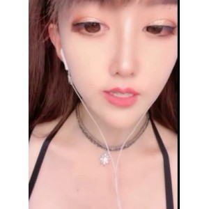 噜噜黎里：高颜值女主播的奔放直播作品四部