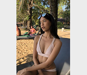 甜美妹子与男友蜜月之旅自拍视频：甜蜜蜜的蜜月之旅，甜美妹子与男友的自拍记录