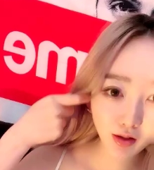 超粉某处网红女神解开内裤揉搓某处，掰开特写1V+584MB[百度盘]