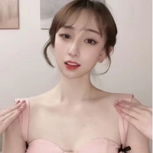 南京学校清纯校花抖音63W粉丝有尺度视频21部完整版百度盘