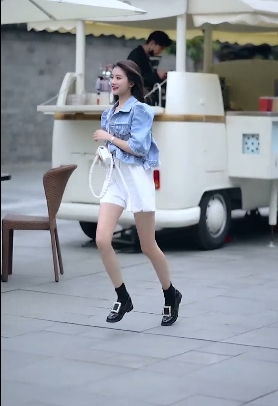 7V-2.5G珍贵资源：兰兰鹿鹿交友视频真相抖音散播