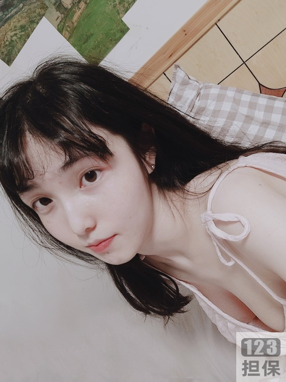 EricaHand女神视频：208P高清14G，越南国内乡下身份，天使脸孔社保身材，LOL溅屏颜值完就娆语音水龙弹粉丝作品