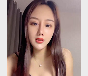 女神夏娃超高颜值身材，Papa资源车头灯，男生爱不释手！