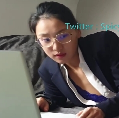 留学生刘玥动情季OL服装白领穴位美妙境界私密照