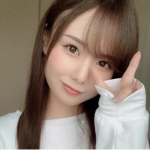 米露清纯达人的多面性：岛国女星出道全部作品集