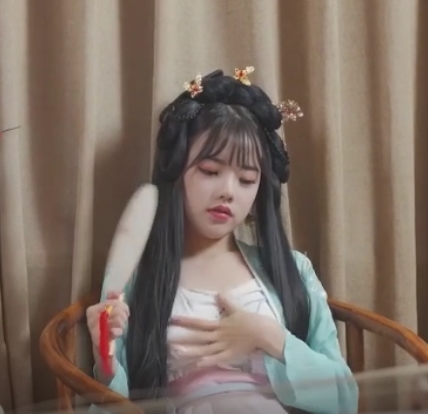 《潘甜甜：未成年高中生的绝版合集3V-1.5G，火爆斗鱼等平台的新闻事件！》