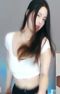 苏樱：斗鱼虎牙人气小仙女，一位90后的网红大学生