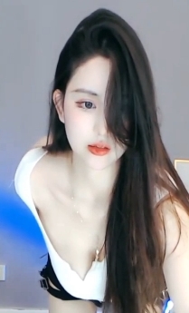 苏樱：斗鱼虎牙人气小仙女，一位90后的网红大学生