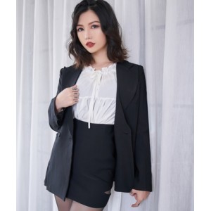 某推极品御姐：美艳非凡，若隐若现，让人心动