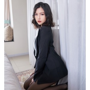 某推极品御姐：美艳非凡，若隐若现，让人心动