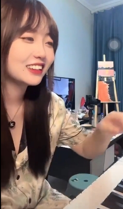 网红主角{{网红名字}}:抖音快手视频资源,漏B漏奶百度盘