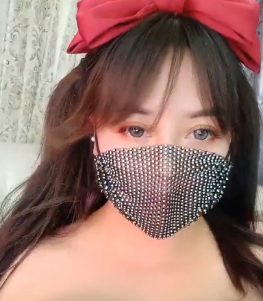 精选女主播：大学生{{杜撰一个姓名}}，勇敢追求梦想，活出精彩人生