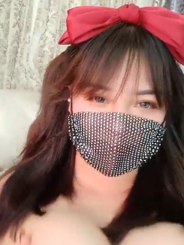 精选女主播：大学生{{杜撰一个姓名}}，勇敢追求梦想，活出精彩人生