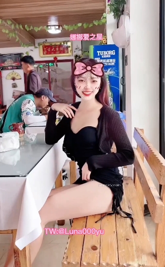 露脸天花板级别魔鬼身材顶级展示艺术家推特网红[娜娜]闹区饭店街边挑战各种人前展示已经翻车[19V795M度盘]