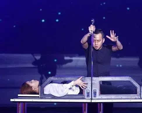 《阿里云上的禁播魔术大揭秘：13集全.中文字幕.MKV》