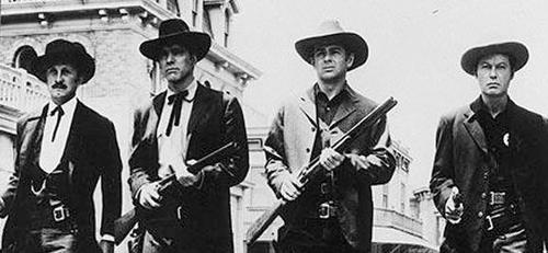 布鲁斯威利斯：追剧收藏最新电影电视剧，动作片、美国围攻、红纸鹤、浴血黑帮、相逢时节、黑金风暴国、美剧、恐怖片、国语配音等一应俱全！