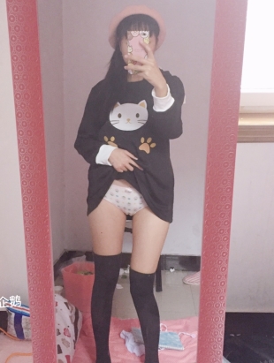 《小羊肖恩24G视频：电摇装扮、推特小姐姐、多v多人游的吃瓜派对！》