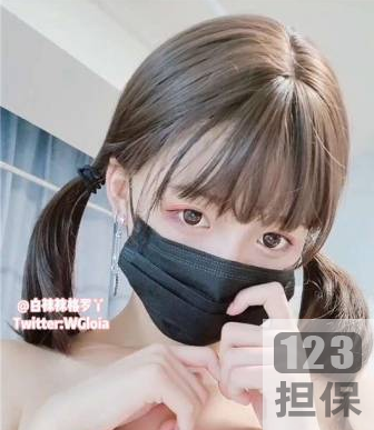 在“白袜袜格罗丫”的舞蹈里,书记和女干部们终于同框了。