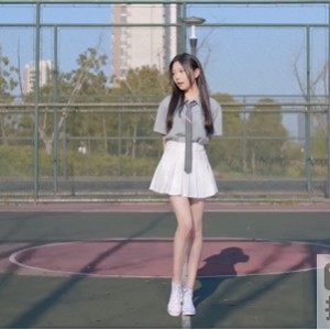 站欣小萌两部,一部是站姐,另一部是站小萌,两部戏都是今年国产剧的良心。