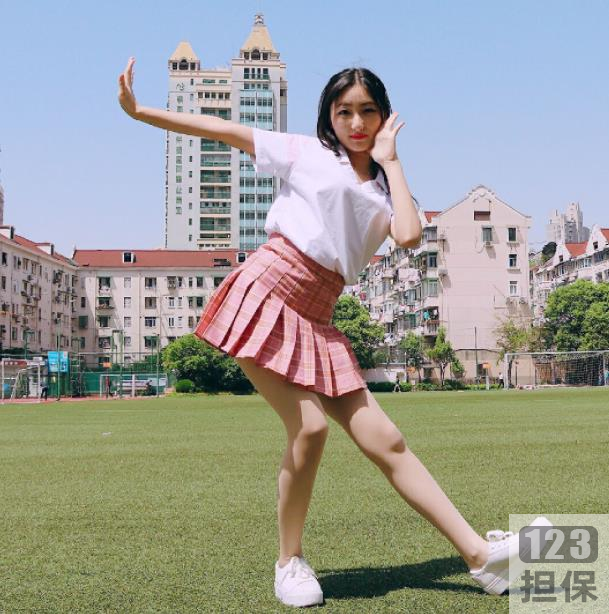 别看!这个中学生正在教你做第三套广播体。