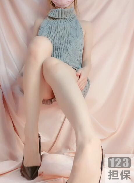 这只狐狸不一般!灰色毛衣系列竟然都是它穿的。