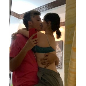 女主播Julz与男友的私拍各种姿势[1V+390M]