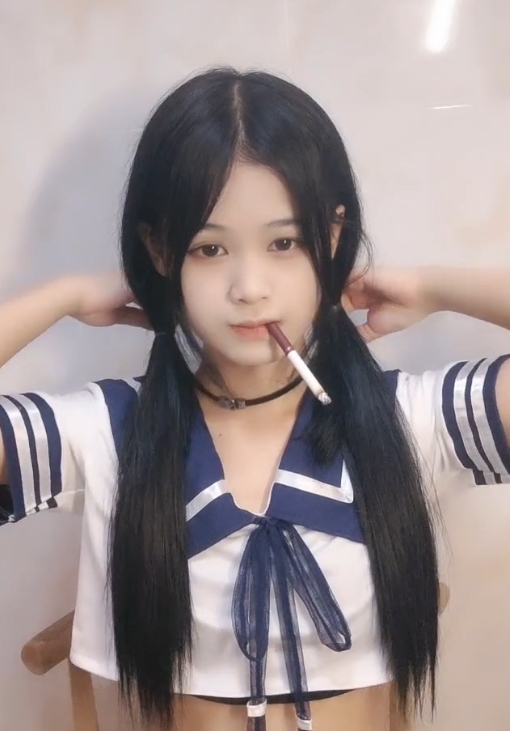 [自行打包]+年轻妹子嫩妹放飞自我表演，道具某处水花狂喷+[V3+3.5G][百度盘]