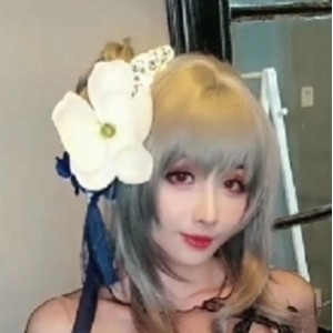 网红美女喵酱最新作品《凉凉子》：光剑变装引爆视听盛宴