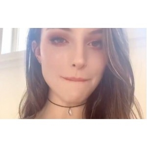 尤里展现出了澳洲精灵般的魅力，让人沉醉其中。这个视频合集不仅展示了她的颜值和魅力，还能让您更全面地了解这位OnlyFans明星的风采。赶紧来观看这个精彩的视频合