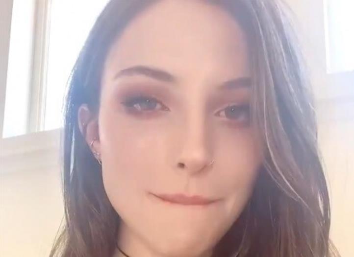 尤里展现出了澳洲精灵般的魅力，让人沉醉其中。这个视频合集不仅展示了她的颜值和魅力，还能让您更全面地了解这位OnlyFans明星的风采。赶紧来观看这个精彩的视频合集吧！