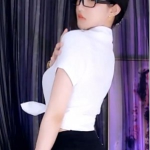 《梦幻猫咪尺度172g》土豪压缩包热舞录播，新增11分钟尺度独舞