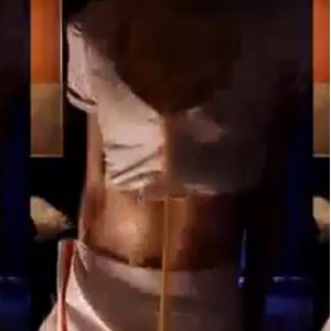 虎牙土豪Q素真独家18V直播，尺度升级新花样，人物思考