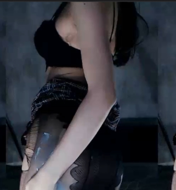 虎牙小虾虾：两弹6v936m，收cang+du家视频百度搜索