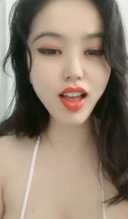 半糖女神闪现丰满魅惑私拍视频打包，数量丰富清晰度高