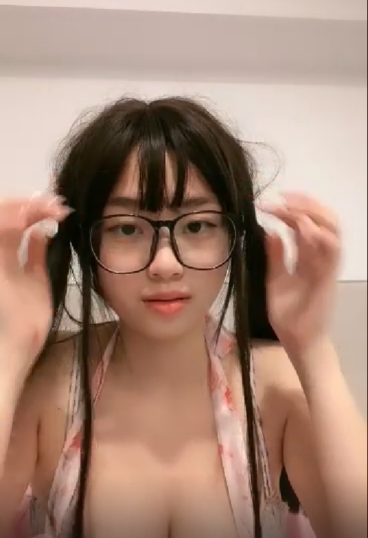 清纯女神首次露脸！10V+9.6G高清视频包，百度盘独家分享