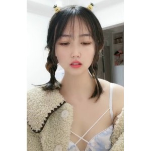 清纯可爱00后大四小学妹：抠动放飞自我表演，粉嫩某处放飞自我