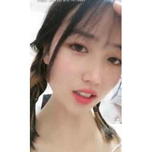 清纯可爱00后大四小学妹：抠动放飞自我表演，粉嫩某处放飞自我