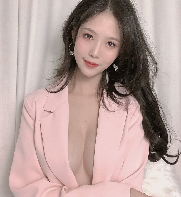 利世NO.55粉色西装26P178M，优雅时尚气质展现