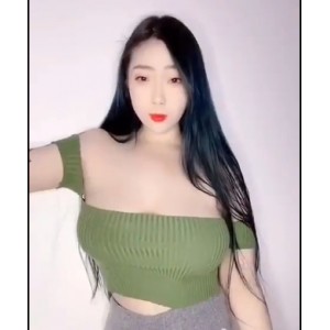 美的身躯，让人目不转睛。这份稀缺资源的果舞合集，不仅包含了她火爆的热舞视频，还有她妩媚的表演和粉嫩的身躯。如果你是果舞的忠实粉丝，那么这个合集绝对不能错过！