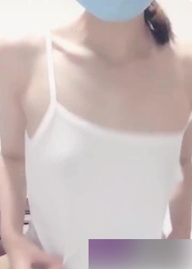 高中女生在家直播：温暖真实的生活分享