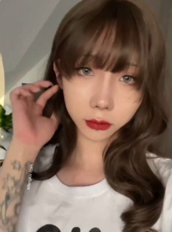 独家福利TS主播十六夜淚精彩合集，4V/1208P/3GIF/2.23G，17秒视频尽收眼底