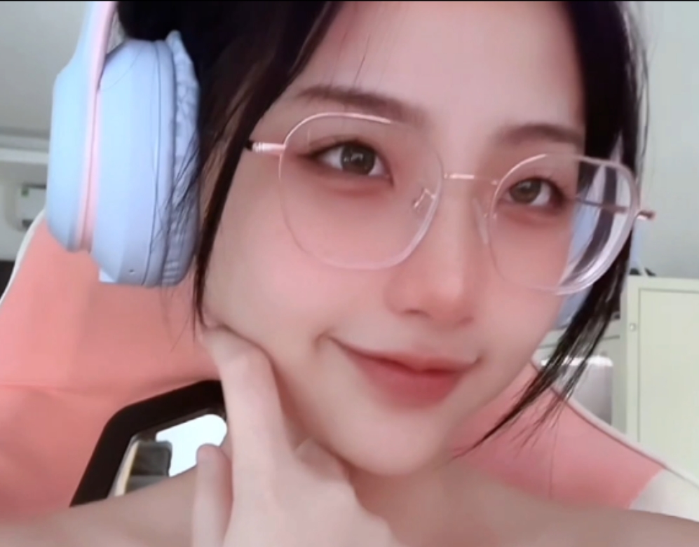 开放阿黑颜cos女神yuumeilyn，新视图，8P16V，1.2G，百度盘，后缀改rar，解压2次