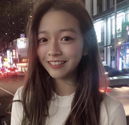 小美美女自拍资源，男友视角不露脸，生活照时间不长