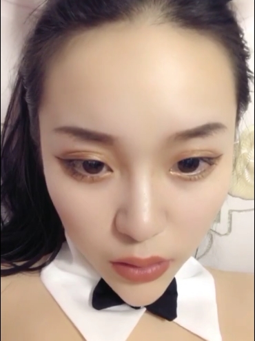 气质女神兔耳朵款式朋友礼物，可爱兔耳朵设计，适合打粑粑使用，内释技术，高清1V摄像，538m传输距离，支持百度云存储。