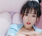 软妹子直播一线天某处车头灯15V5.9G露脸合作